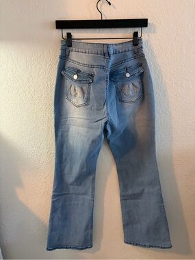 Light Blue Women's Bootcut Jeans with Embroidered Pockets